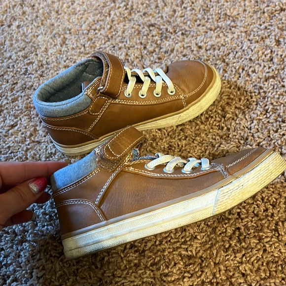 Childrens Place size 11 tan shoe - Picture 3 of 6